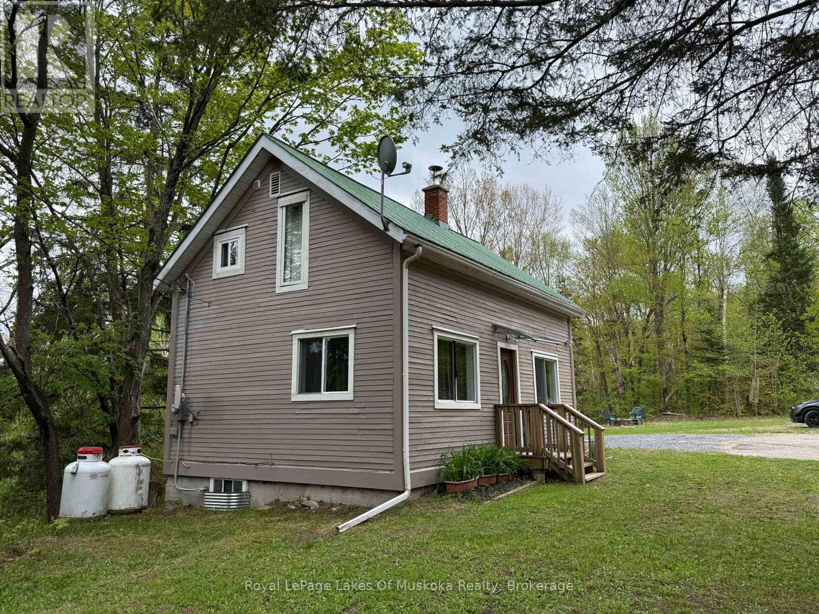 












87 FERGUSON ROAD E

,
Armour,




Ontario
P0A1C0

