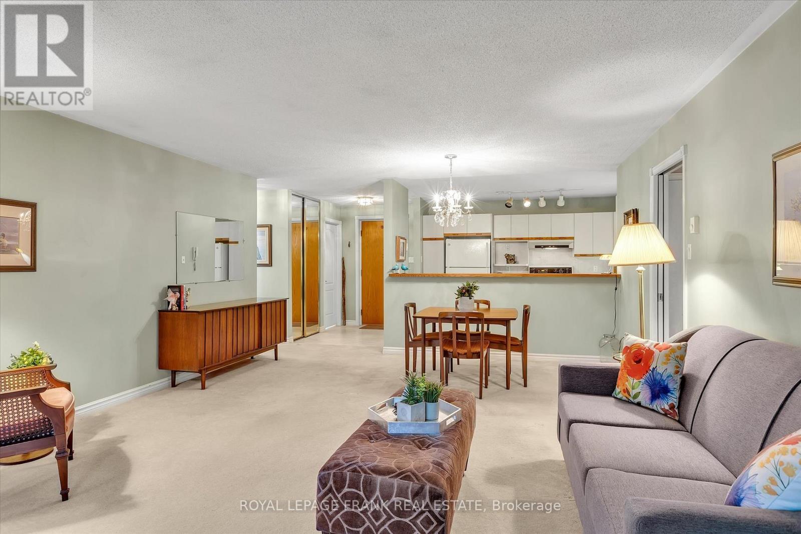 












4 - 695 WHITAKER STREET

,
Peterborough East (North),




Ontario
K9H7K3

