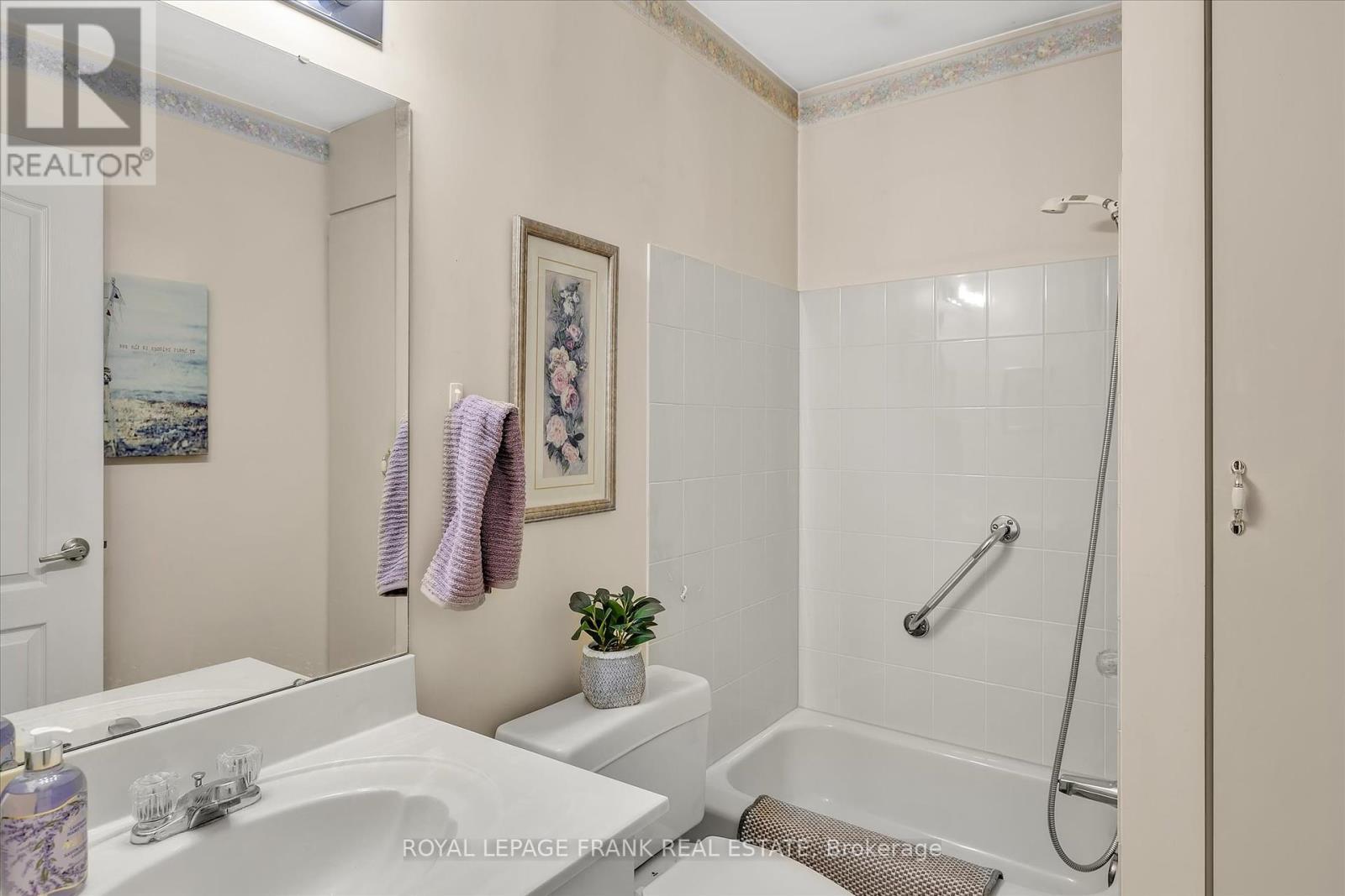 












4 - 695 WHITAKER STREET

,
Peterborough East (North),




Ontario
K9H7K3

