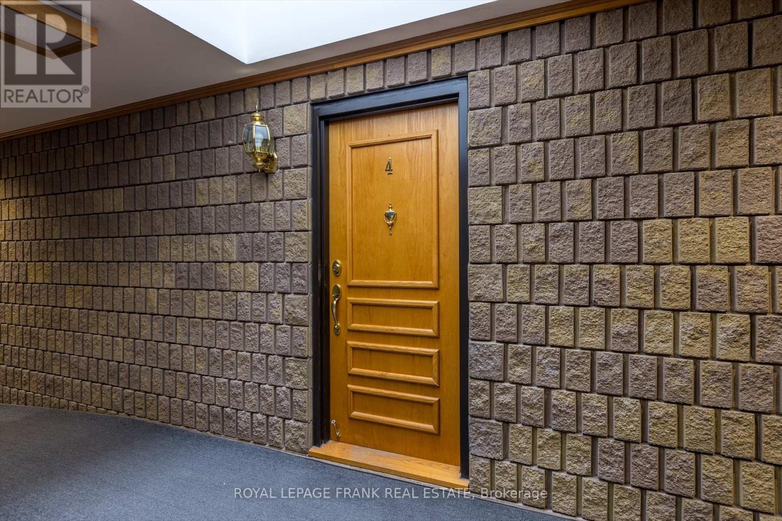 












4 - 695 WHITAKER STREET

,
Peterborough East (North),




Ontario
K9H7K3

