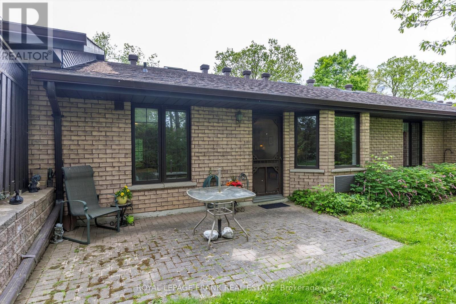 












4 - 695 WHITAKER STREET

,
Peterborough East (North),




Ontario
K9H7K3

