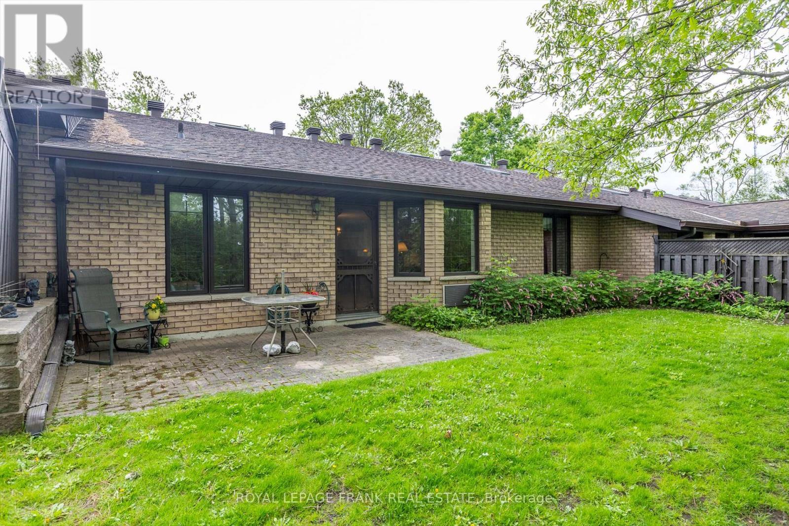 












4 - 695 WHITAKER STREET

,
Peterborough East (North),




Ontario
K9H7K3

