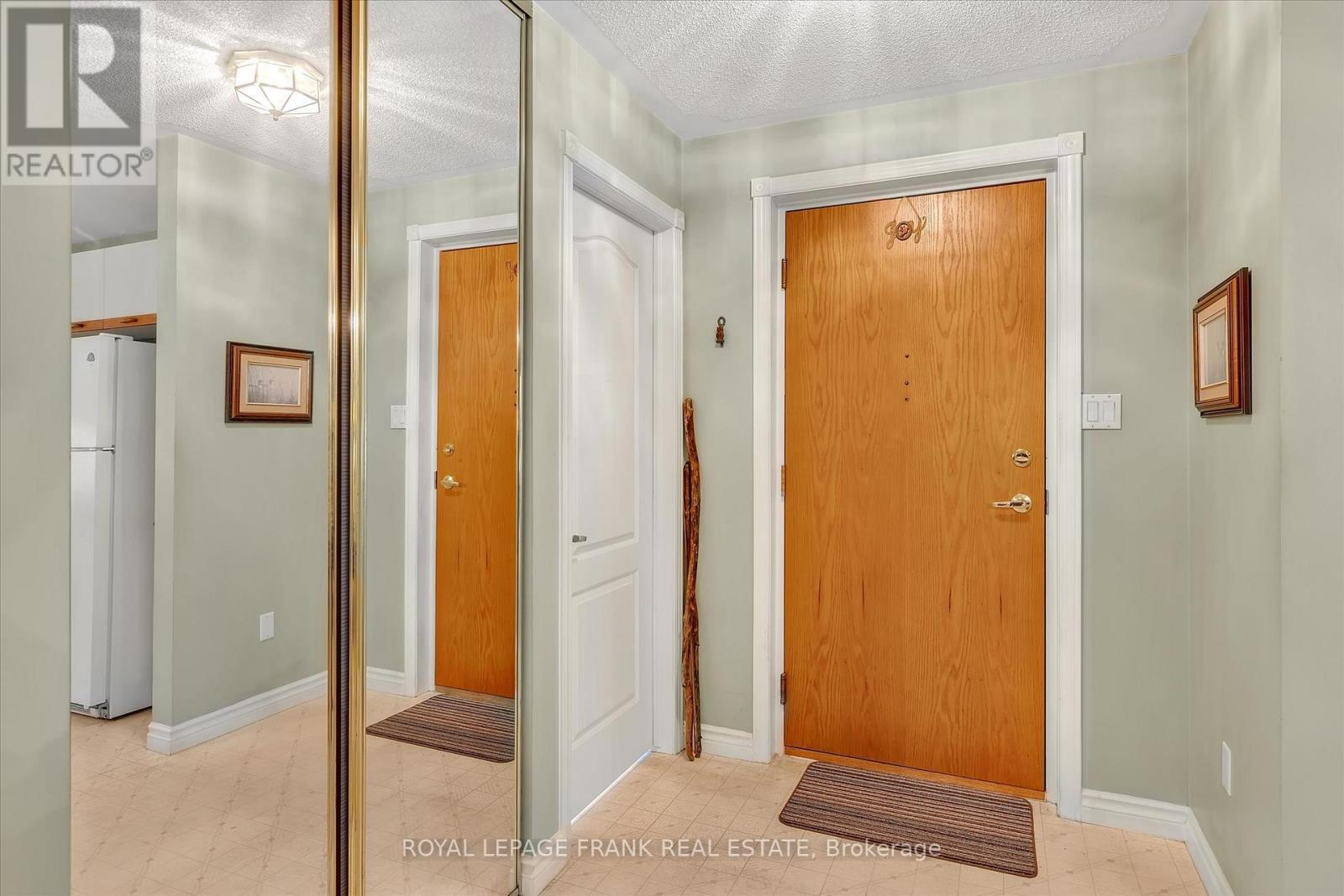 












4 - 695 WHITAKER STREET

,
Peterborough East (North),




Ontario
K9H7K3

