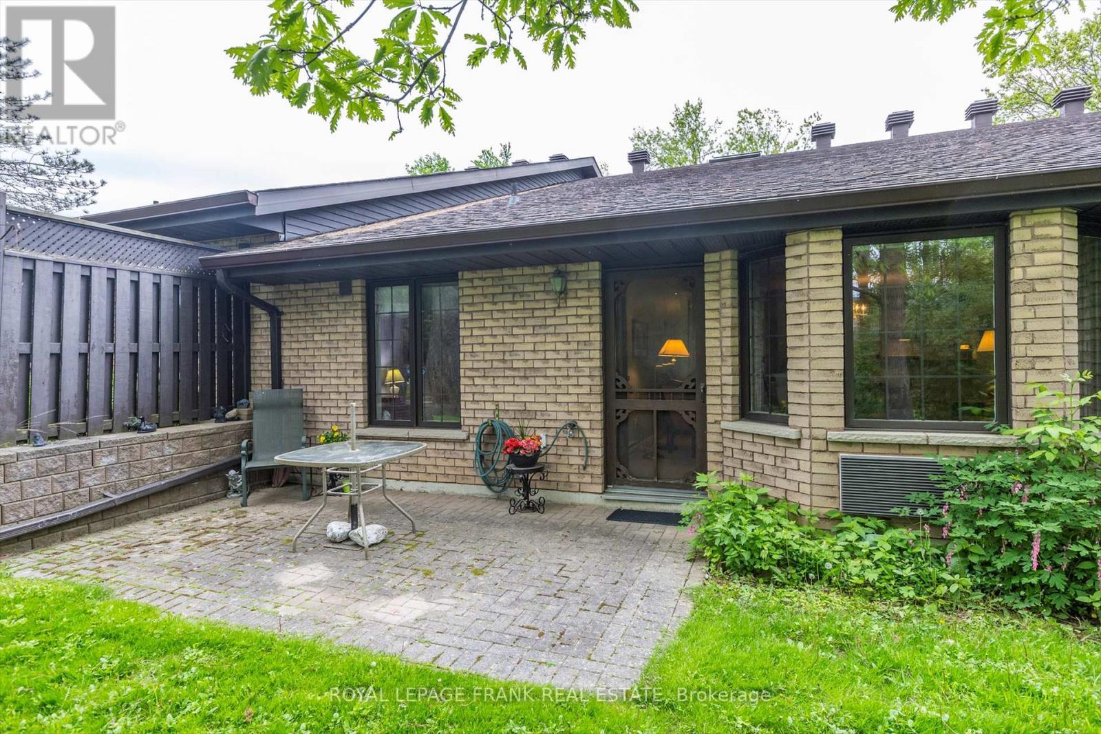 












4 - 695 WHITAKER STREET

,
Peterborough East (North),




Ontario
K9H7K3

