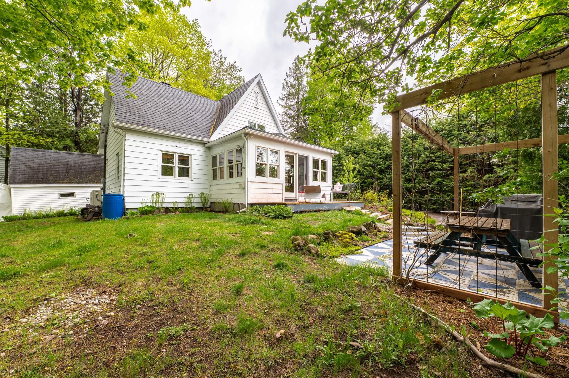 









26


Ch. des Épinettes

,
Sainte-Anne-des-Lacs,




QC
J0R1B0

