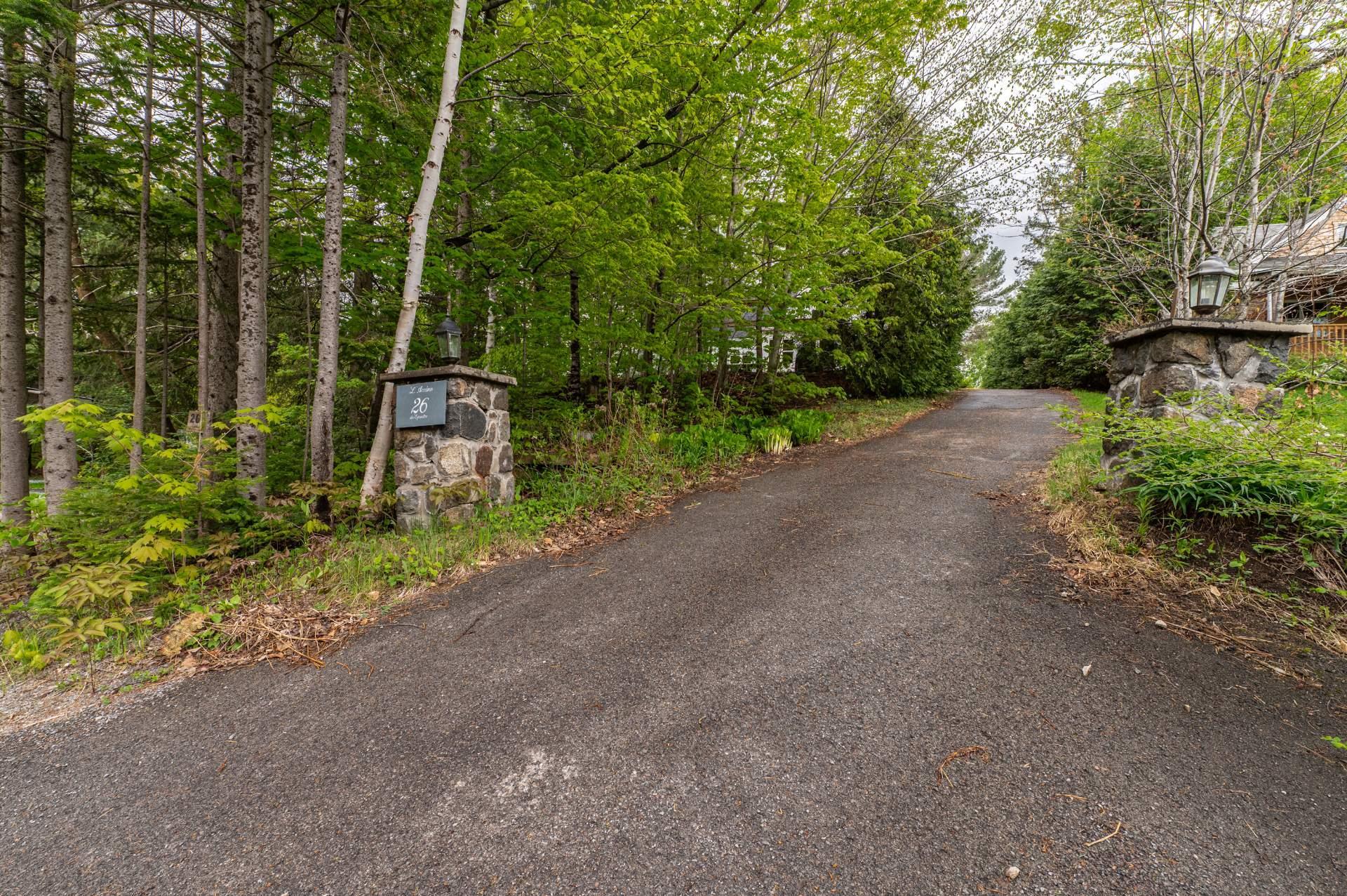 









26


Ch. des Épinettes

,
Sainte-Anne-des-Lacs,




QC
J0R1B0

