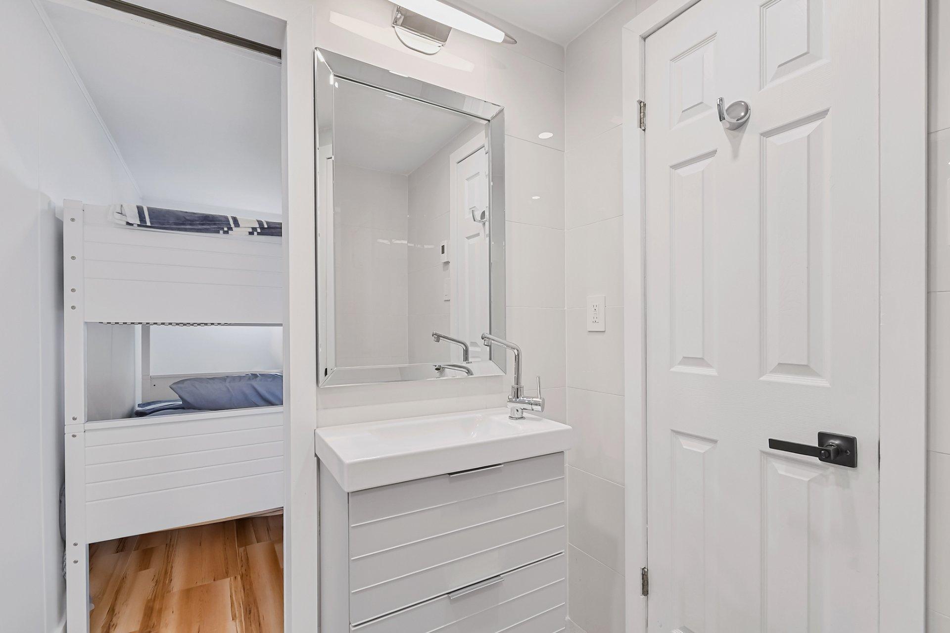 









2578


Rue Montpellier

,
Mascouche,




QC
J7K1C5

