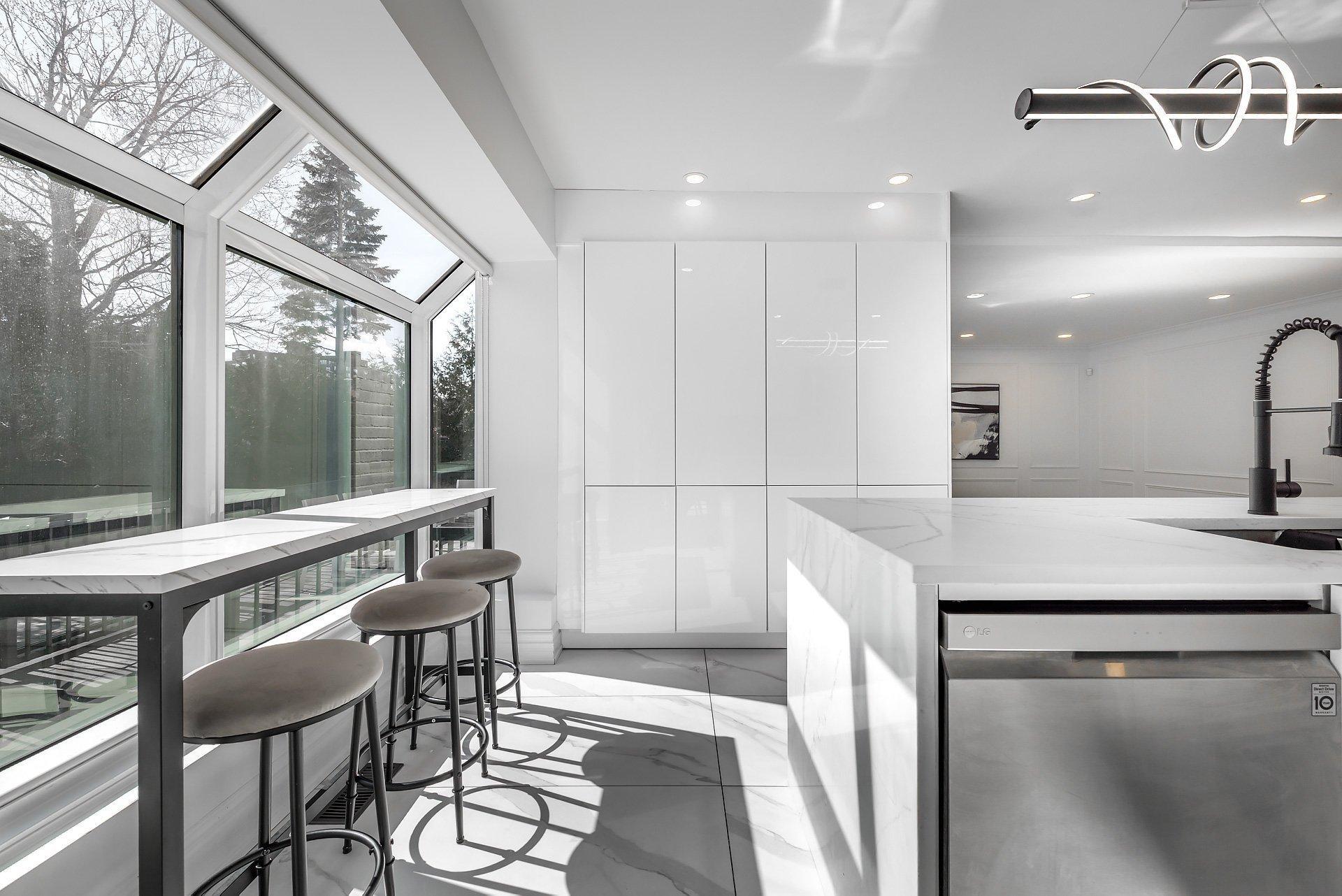 









5886


Av. Beethoven

,
Côte-Saint-Luc,




QC
H4W3C8

