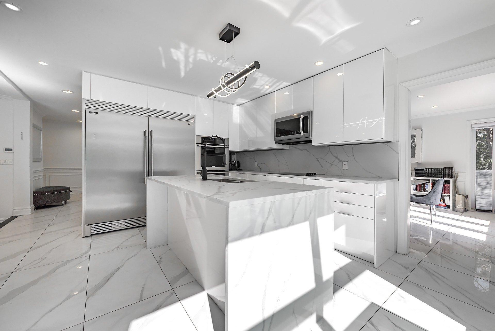 









5886


Av. Beethoven

,
Côte-Saint-Luc,




QC
H4W3C8

