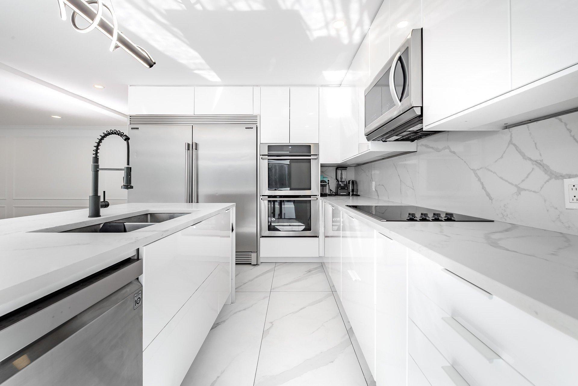 









5886


Av. Beethoven

,
Côte-Saint-Luc,




QC
H4W3C8

