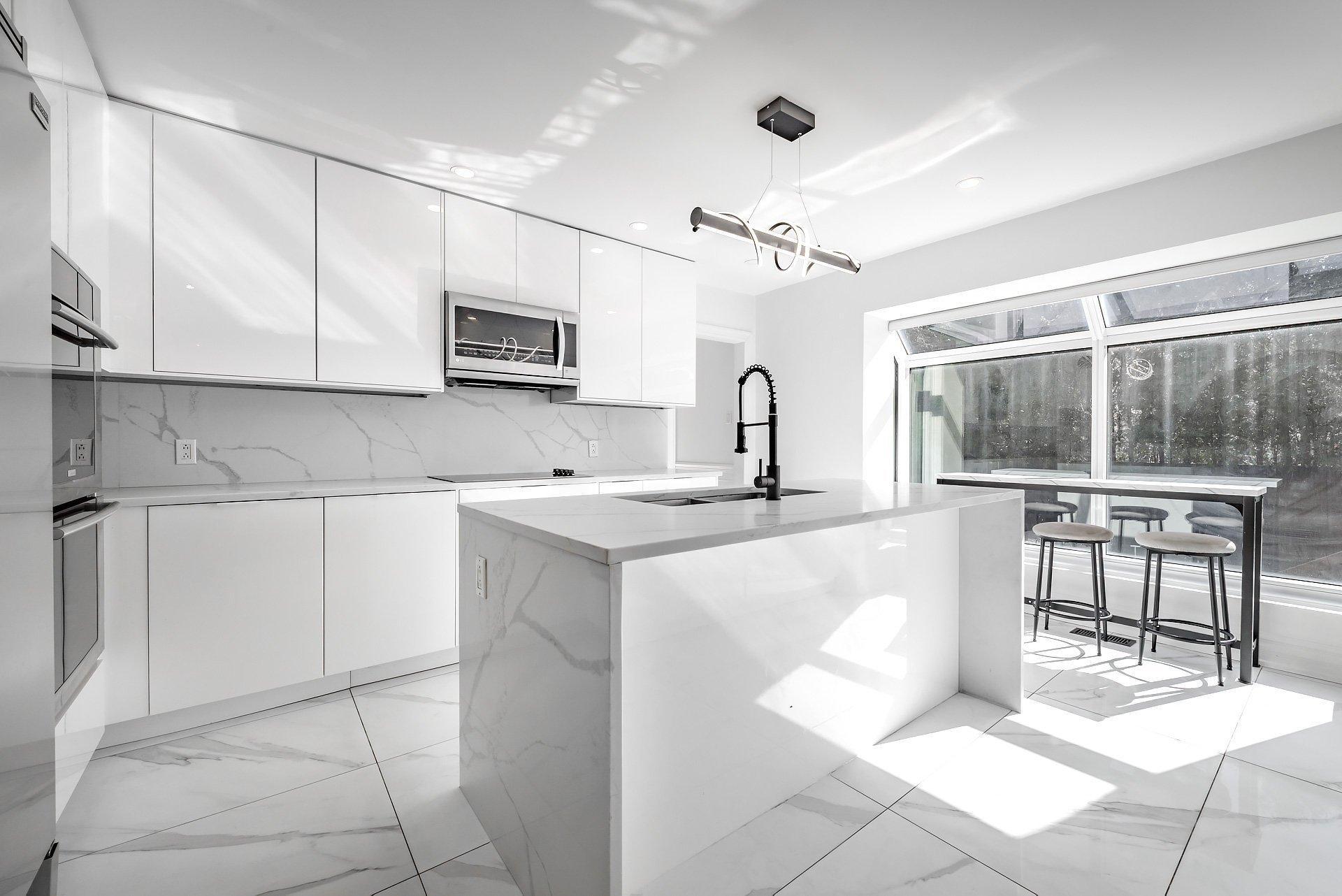 









5886


Av. Beethoven

,
Côte-Saint-Luc,




QC
H4W3C8


