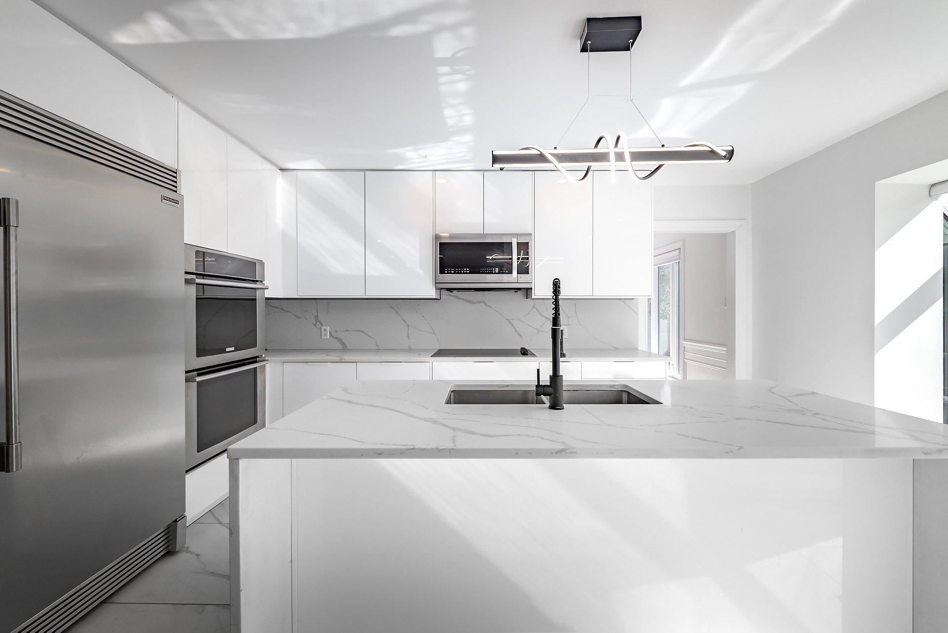 









5886


Av. Beethoven

,
Côte-Saint-Luc,




QC
H4W3C8

