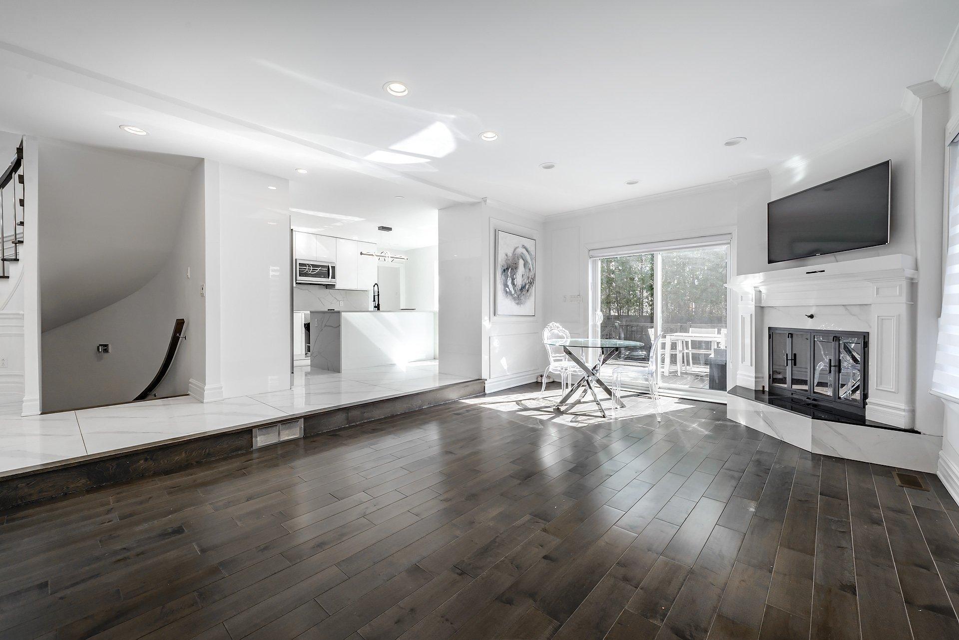 









5886


Av. Beethoven

,
Côte-Saint-Luc,




QC
H4W3C8

