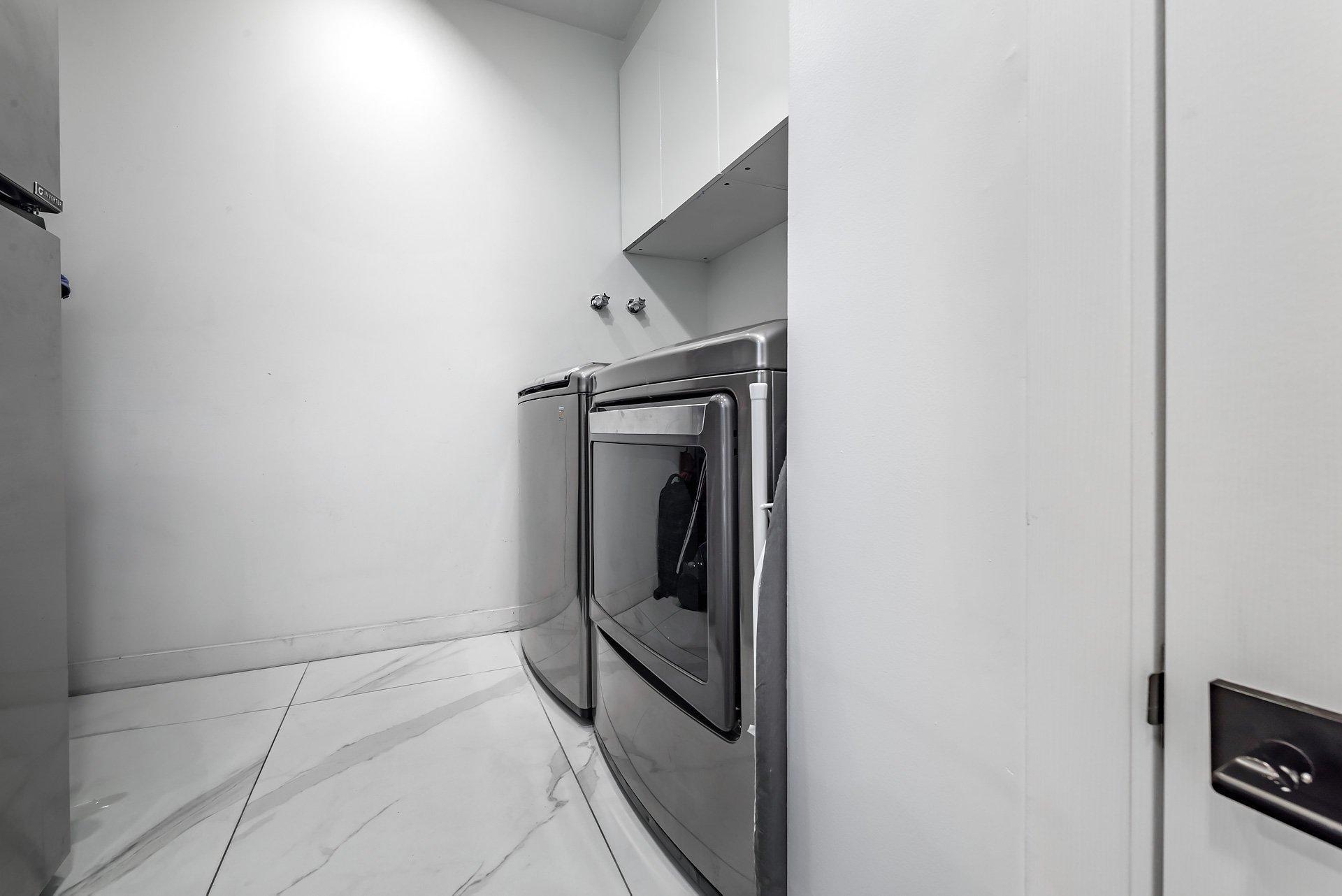 









5886


Av. Beethoven

,
Côte-Saint-Luc,




QC
H4W3C8

