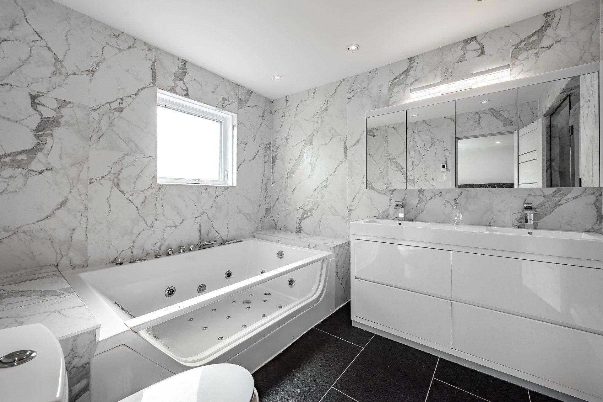 









5886


Av. Beethoven

,
Côte-Saint-Luc,




QC
H4W3C8

