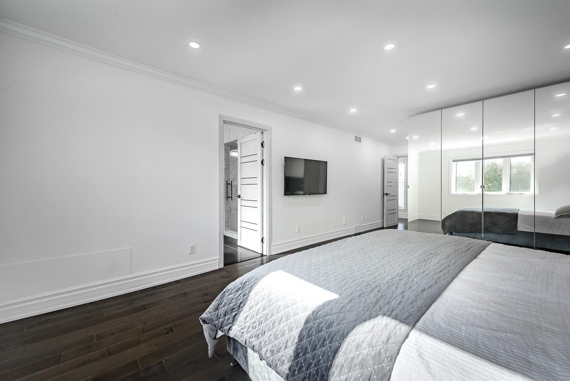 









5886


Av. Beethoven

,
Côte-Saint-Luc,




QC
H4W3C8

