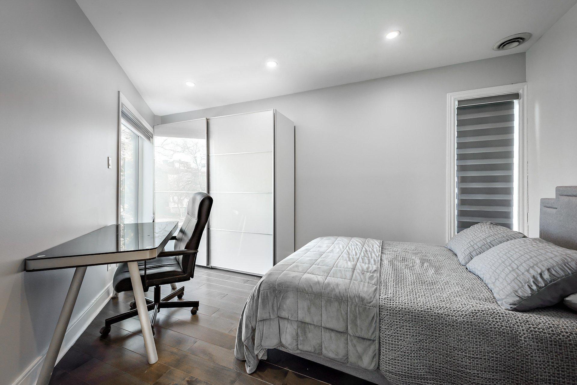 









5886


Av. Beethoven

,
Côte-Saint-Luc,




QC
H4W3C8

