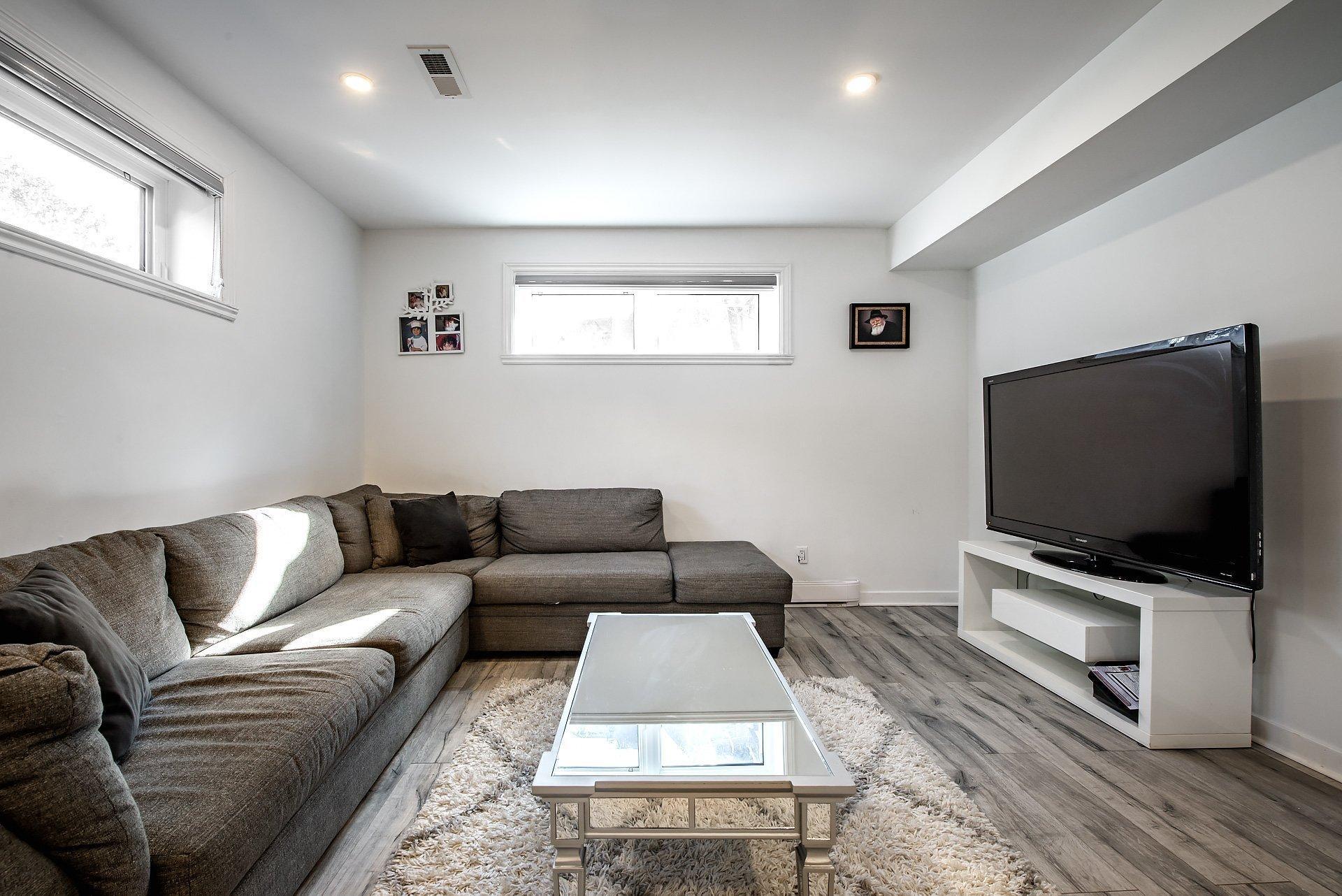 









5886


Av. Beethoven

,
Côte-Saint-Luc,




QC
H4W3C8


