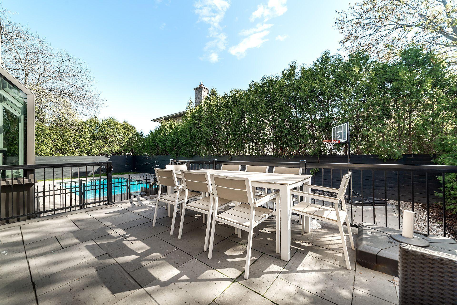 









5886


Av. Beethoven

,
Côte-Saint-Luc,




QC
H4W3C8

