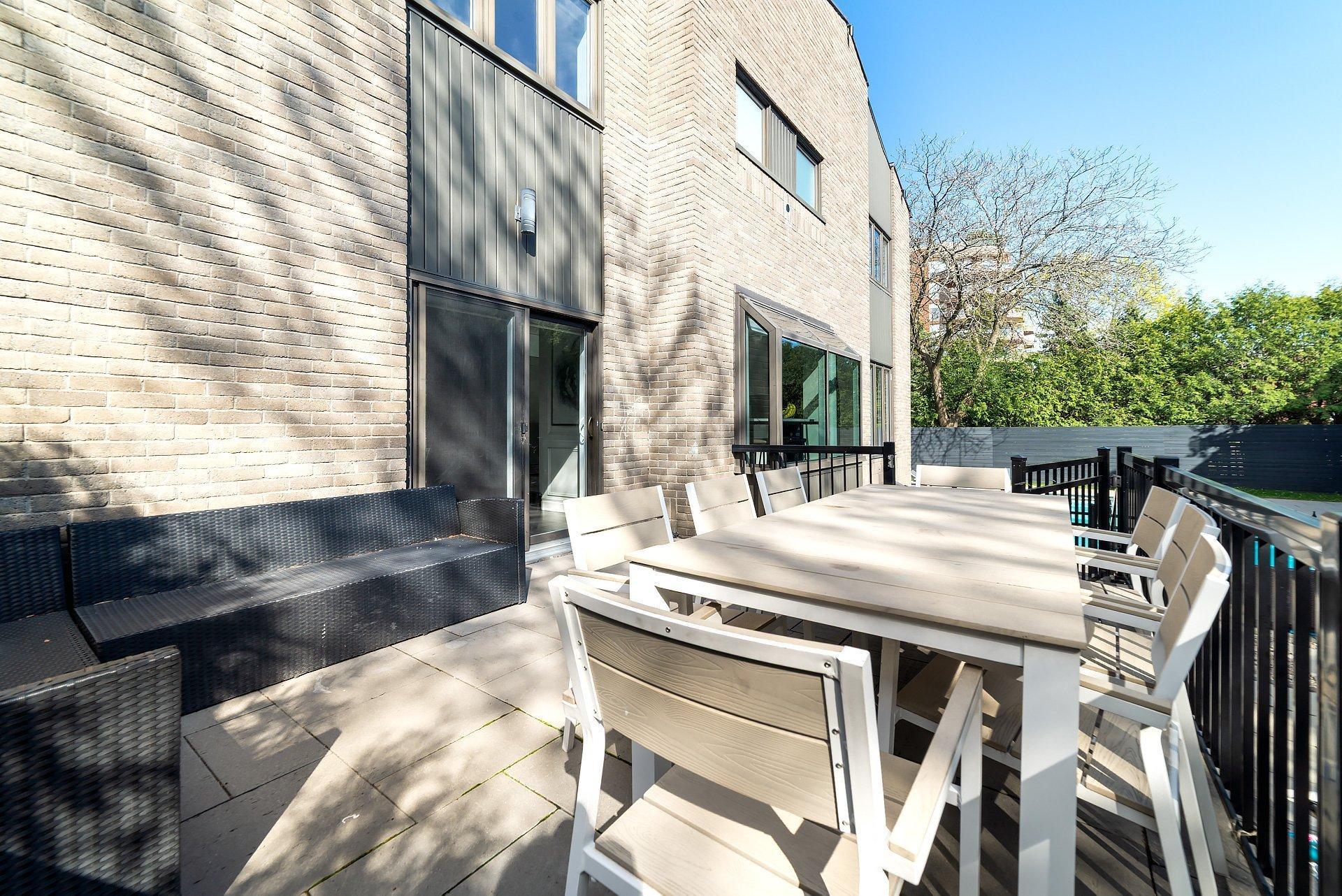 









5886


Av. Beethoven

,
Côte-Saint-Luc,




QC
H4W3C8

