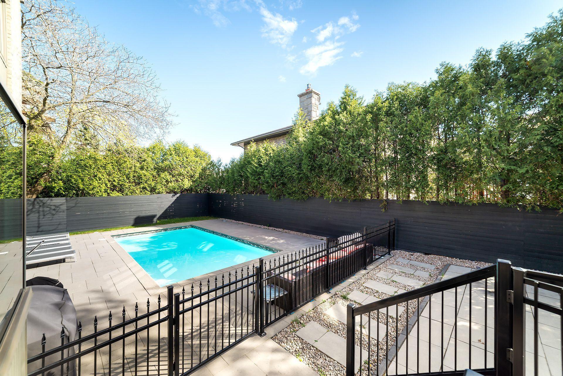 









5886


Av. Beethoven

,
Côte-Saint-Luc,




QC
H4W3C8

