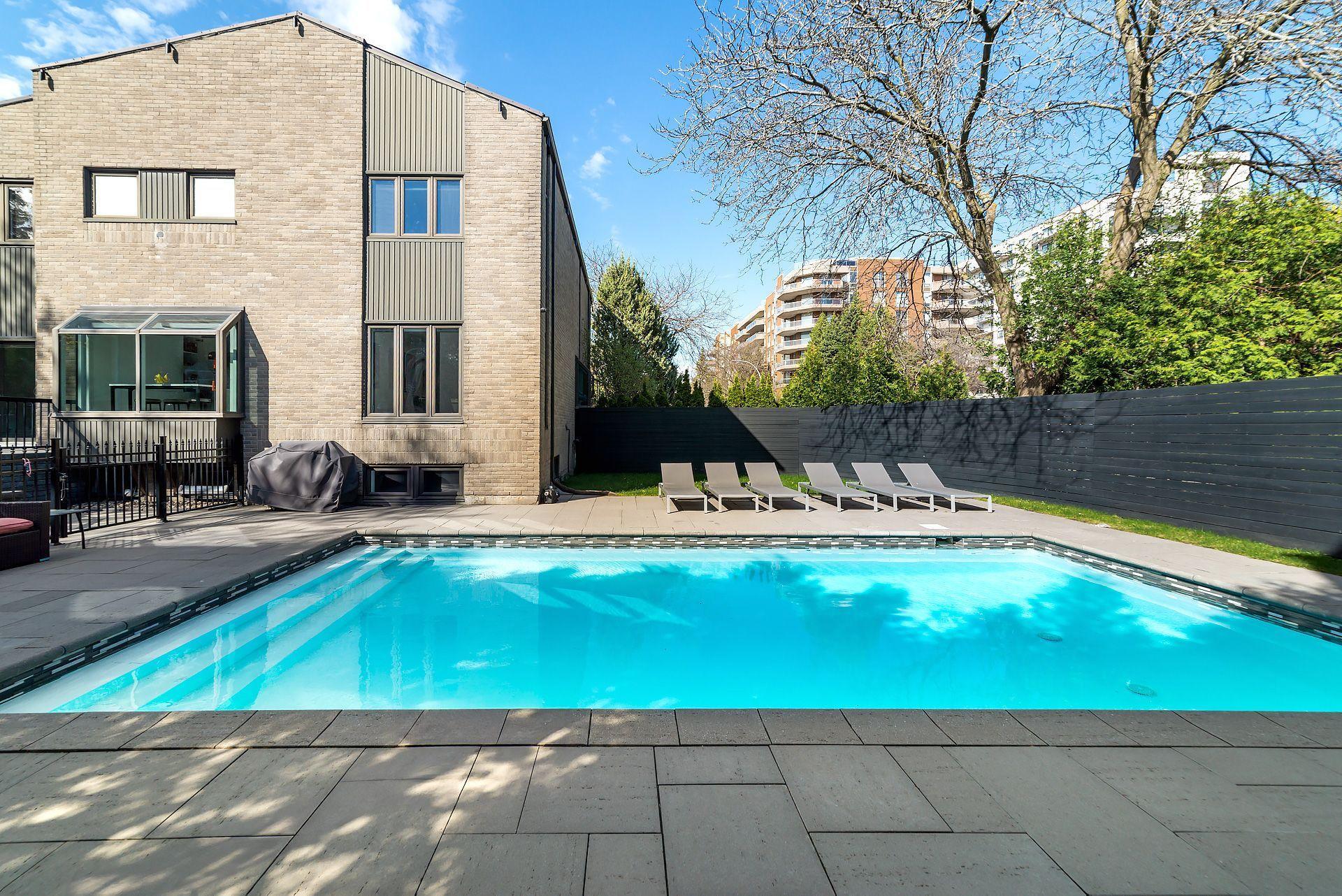 









5886


Av. Beethoven

,
Côte-Saint-Luc,




QC
H4W3C8

