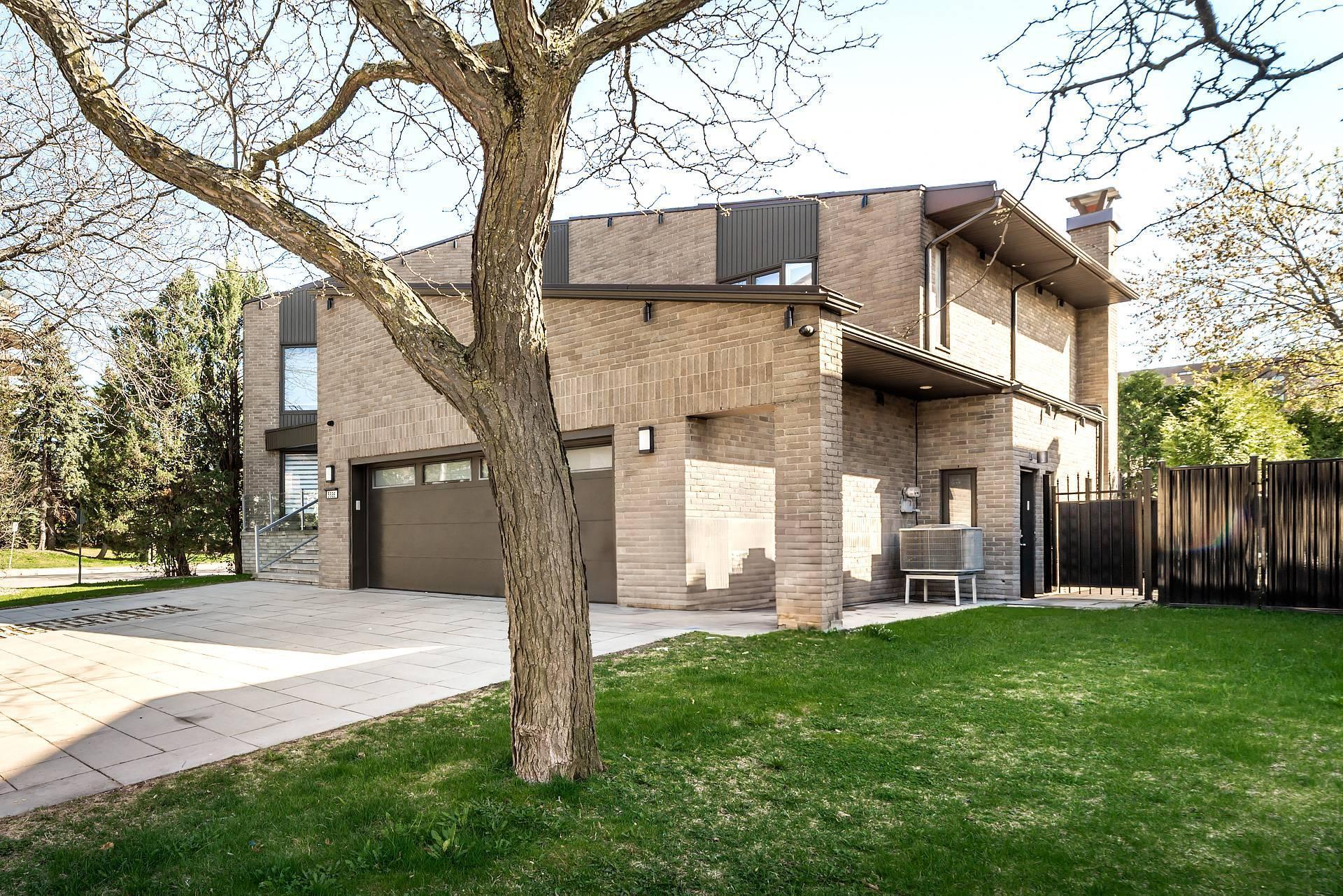 









5886


Av. Beethoven

,
Côte-Saint-Luc,




QC
H4W3C8

