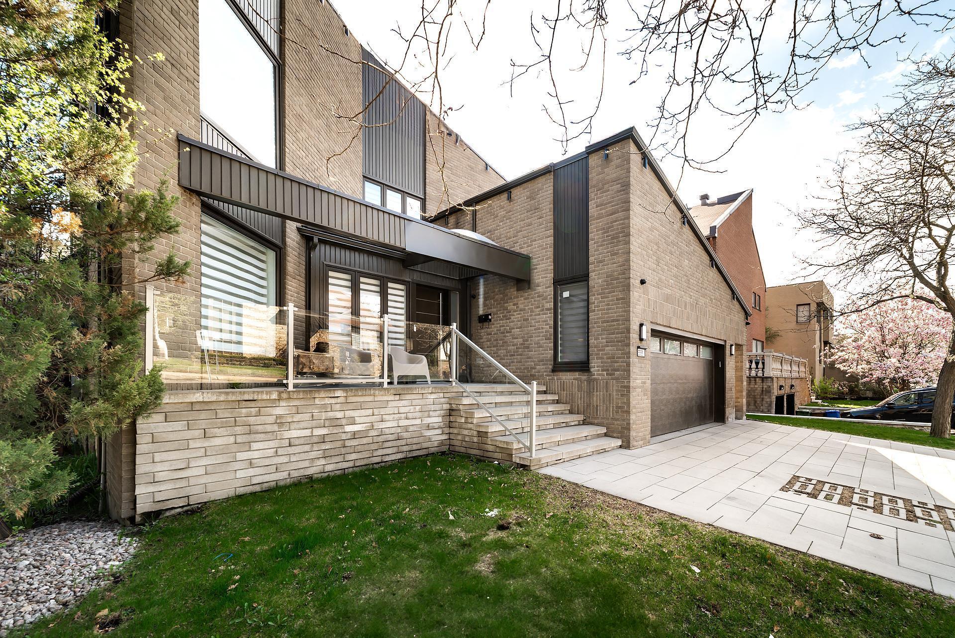 









5886


Av. Beethoven

,
Côte-Saint-Luc,




QC
H4W3C8

