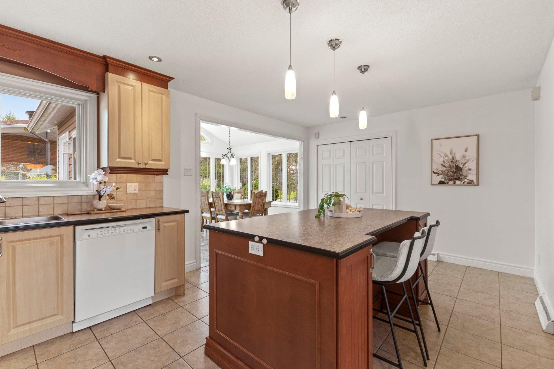 









37


Rue d'Alençon

,
Gatineau (Gatineau),




QC
J8T4N7

