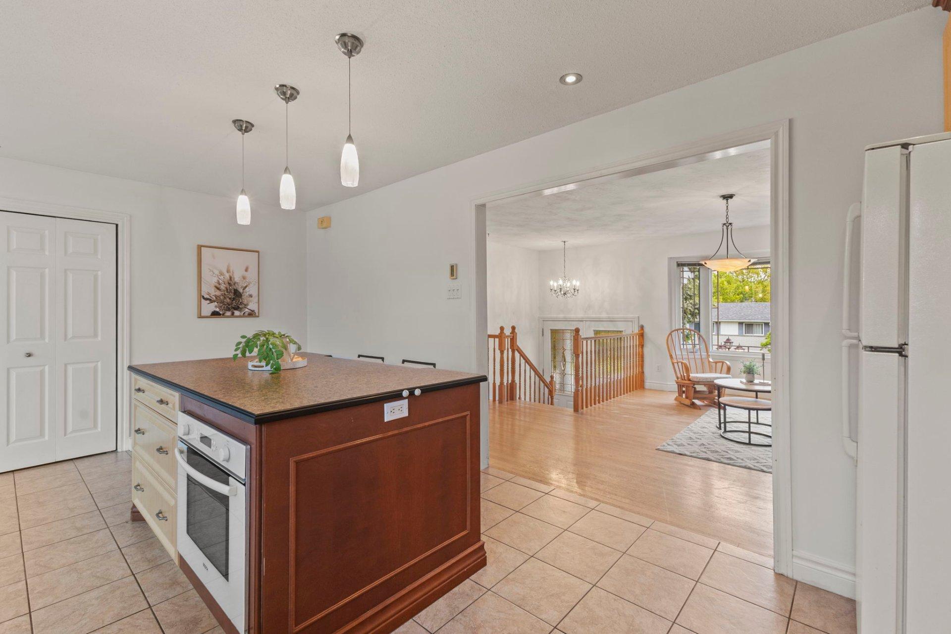 









37


Rue d'Alençon

,
Gatineau (Gatineau),




QC
J8T4N7

