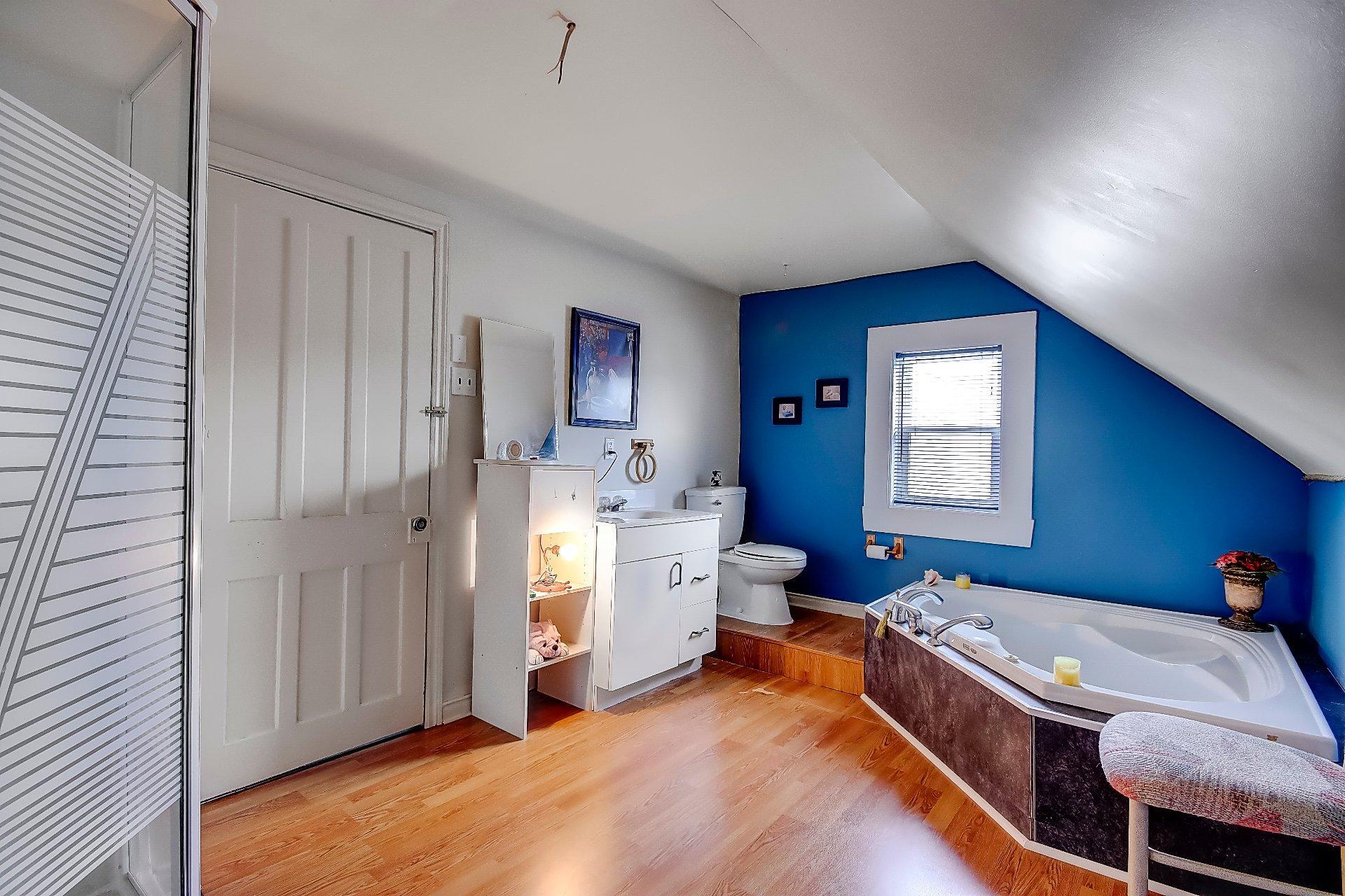 









62


Rue De Salaberry

,
Saint-Jean-sur-Richelieu,




QC
J3B6P9


