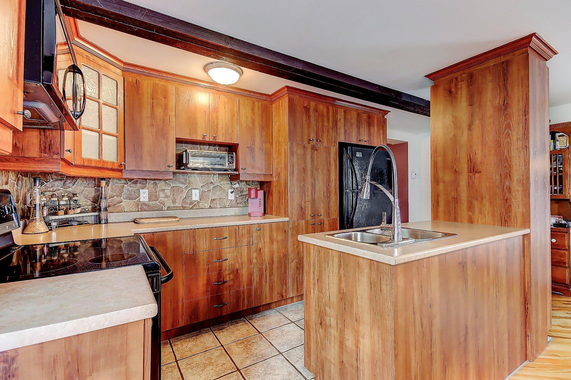 









62


Rue De Salaberry

,
Saint-Jean-sur-Richelieu,




QC
J3B6P9

