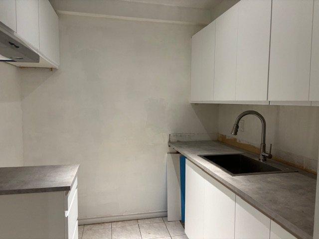 









208


Rue Desjardins

,
Sainte-Agathe-des-Monts,




QC
J8C2W9

