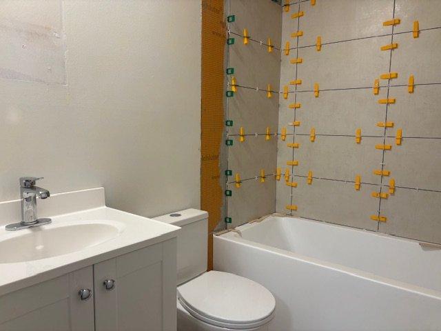 









208


Rue Desjardins

,
Sainte-Agathe-des-Monts,




QC
J8C2W9

