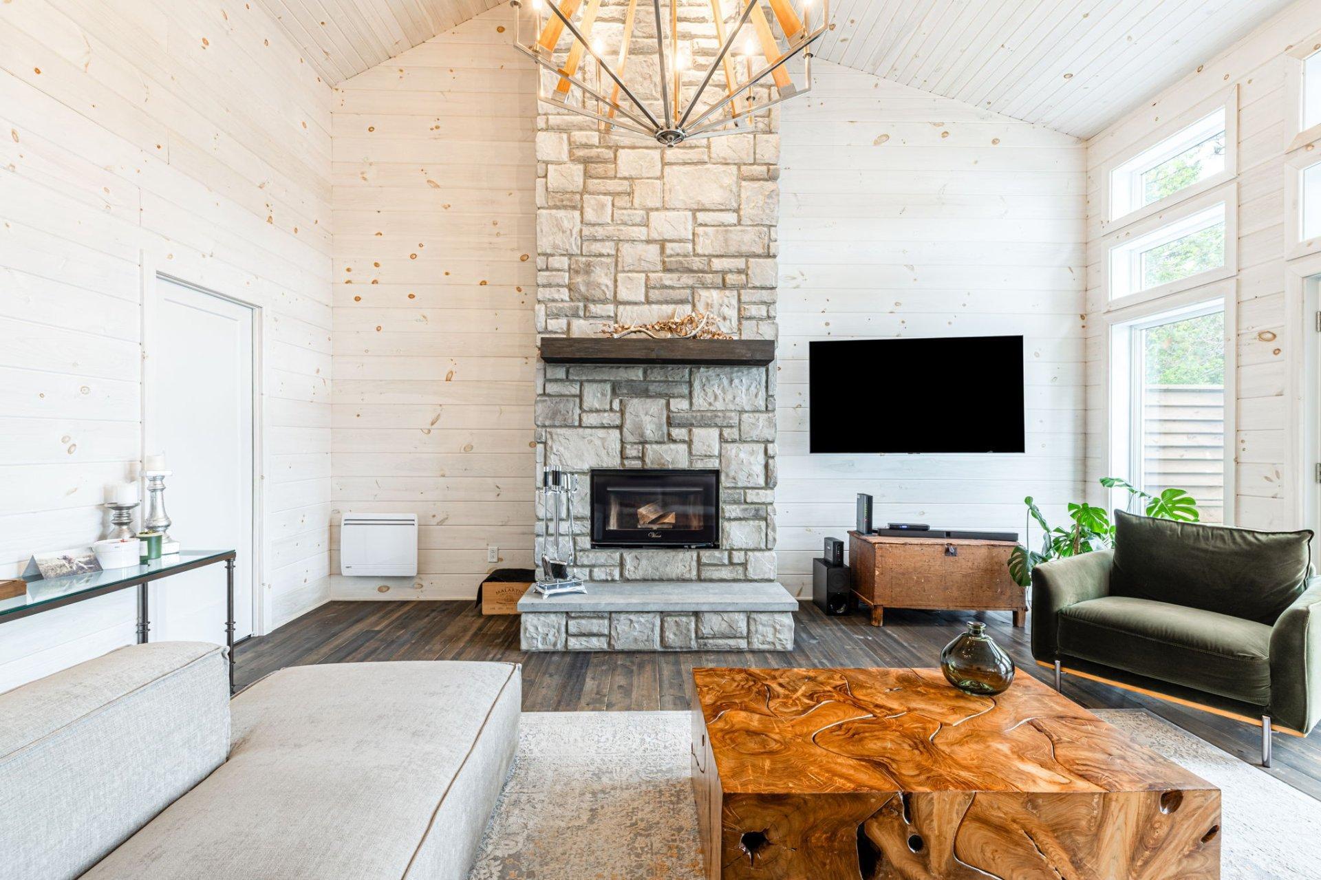 









2020


Ch. du Lac-Ste-Rose N.

,
Mandeville,




QC
J0K1L0

