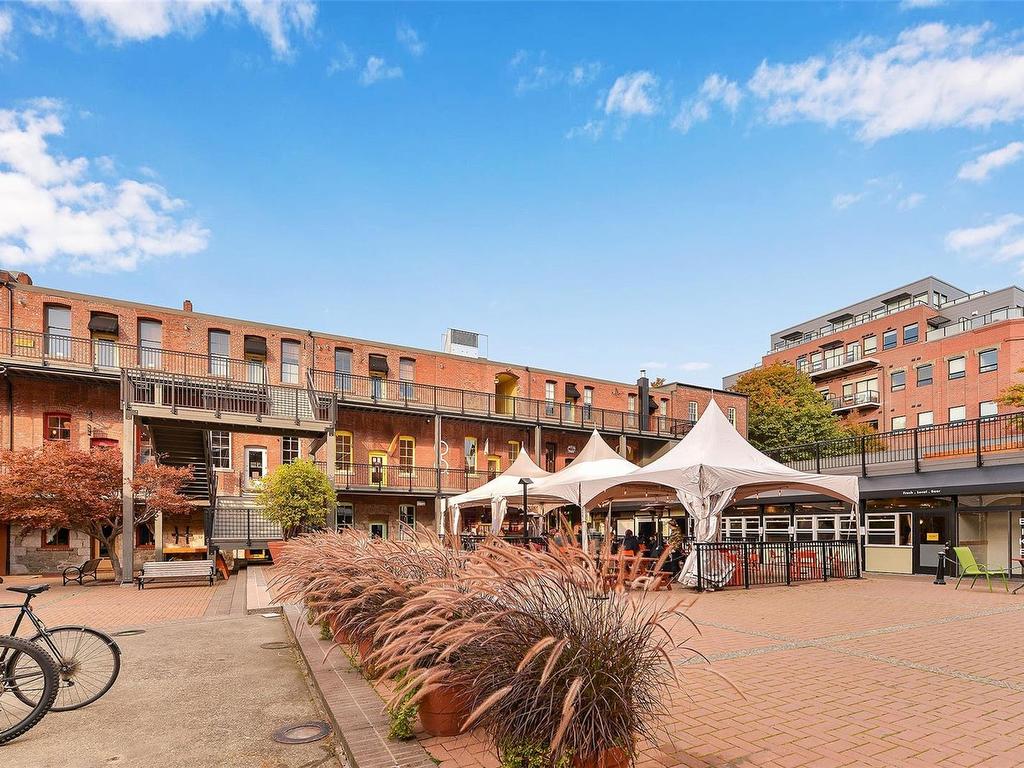 









732


Cormorant

St, 301,
Victoria,




BC
V8W 4A5

