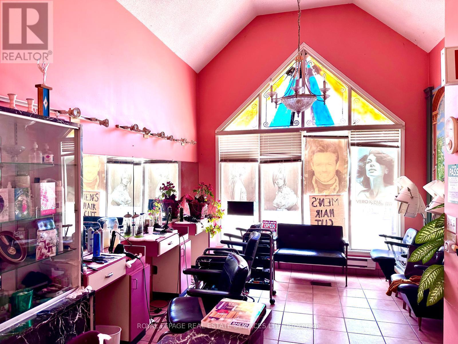












MAIN FLOOR - 39 SOUTH STATION STREET SW

,
Toronto,




Ontario
M9N2B2

