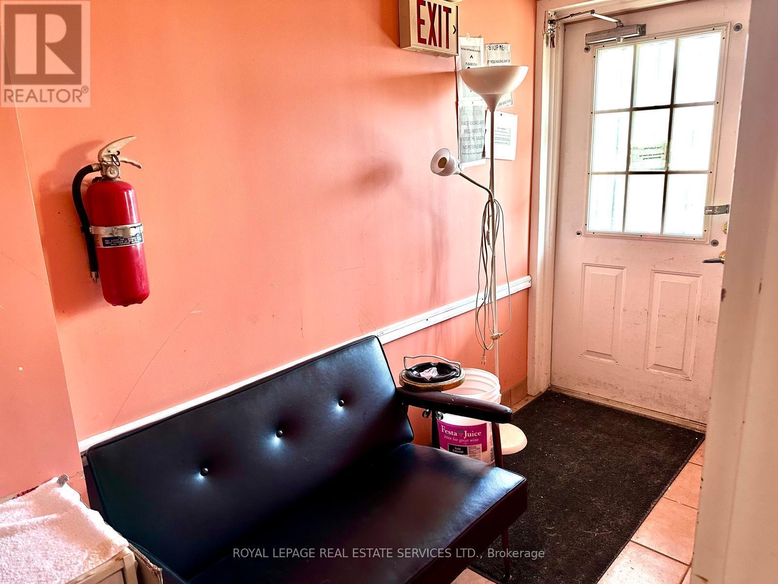 












MAIN FLOOR - 39 SOUTH STATION STREET SW

,
Toronto,




Ontario
M9N2B2

