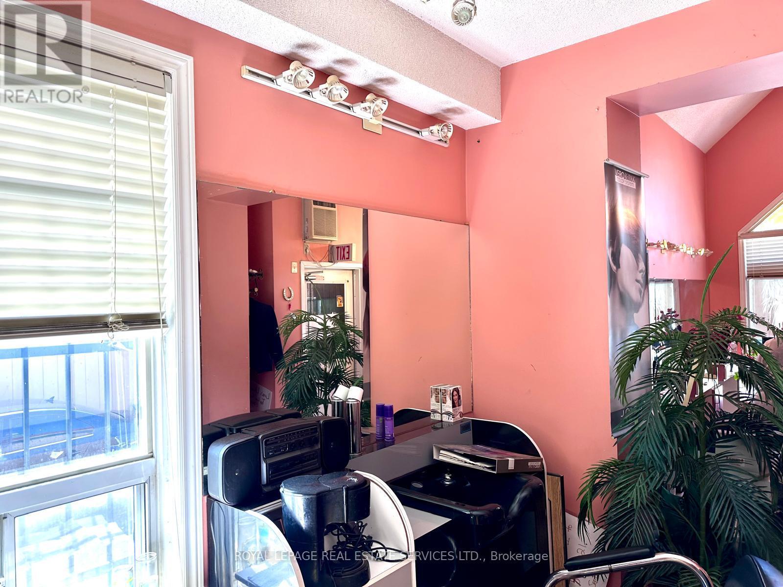 












MAIN FLOOR - 39 SOUTH STATION STREET SW

,
Toronto,




Ontario
M9N2B2

