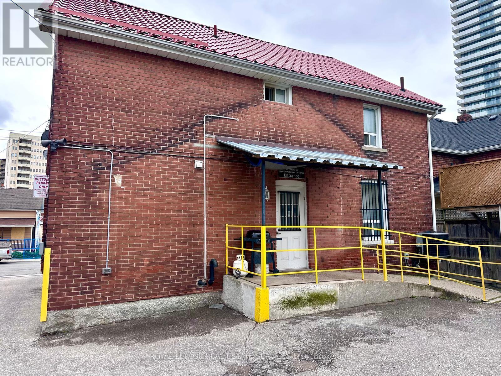 












MAIN FLOOR - 39 SOUTH STATION STREET SW

,
Toronto,




Ontario
M9N2B2

