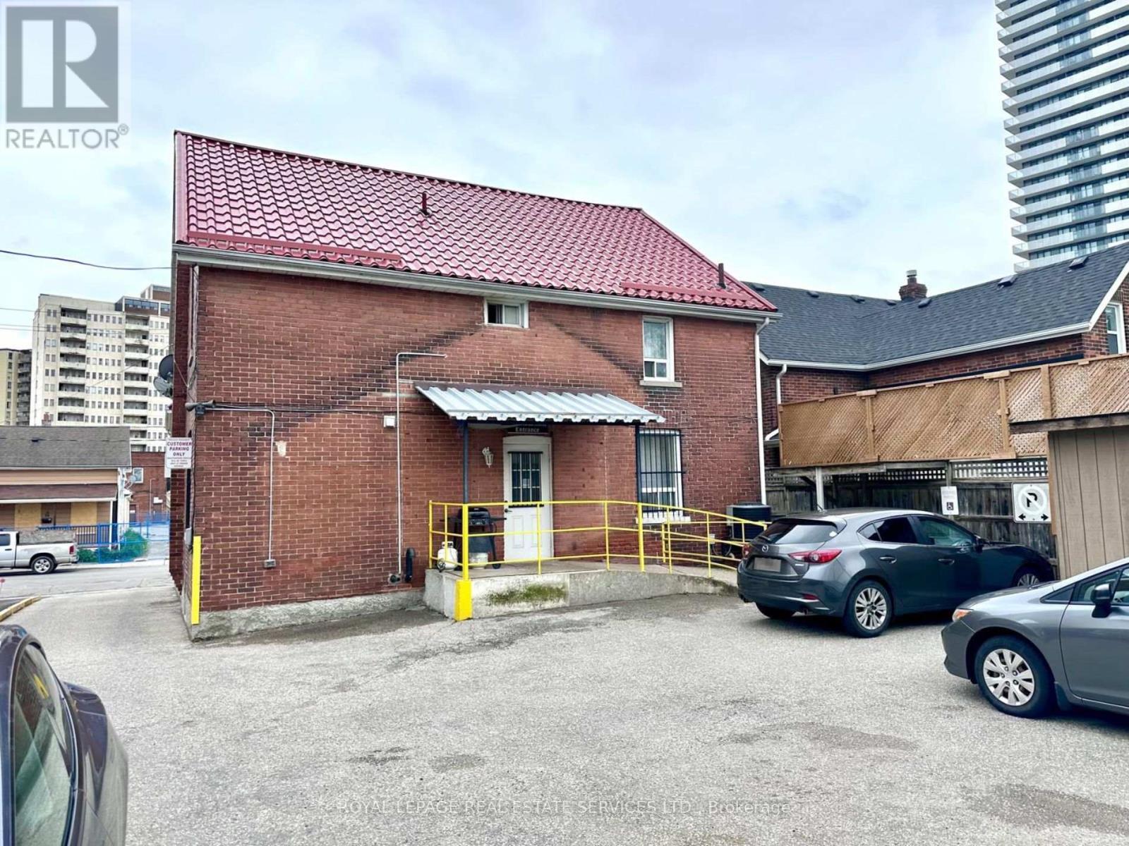 












MAIN FLOOR - 39 SOUTH STATION STREET SW

,
Toronto,




Ontario
M9N2B2

