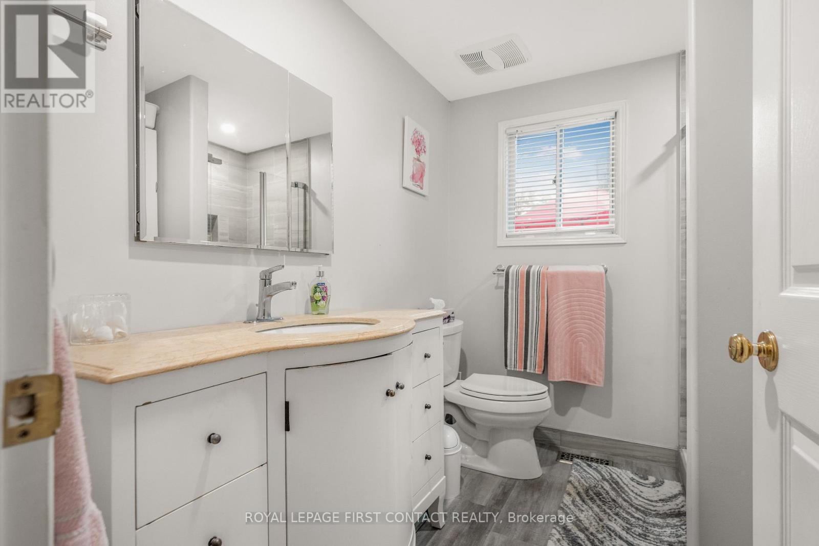 












20 COMFORTS COVE

,
Innisfil,




Ontario
L9S1S3

