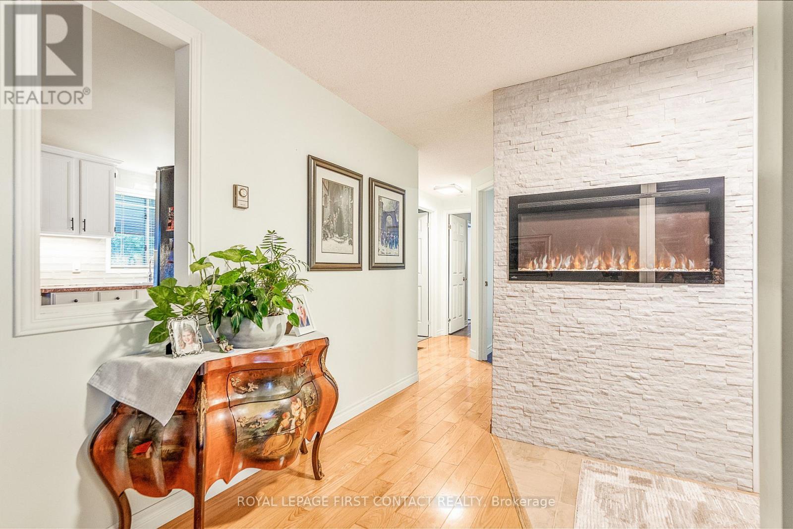 












20 COMFORTS COVE

,
Innisfil,




Ontario
L9S1S3

