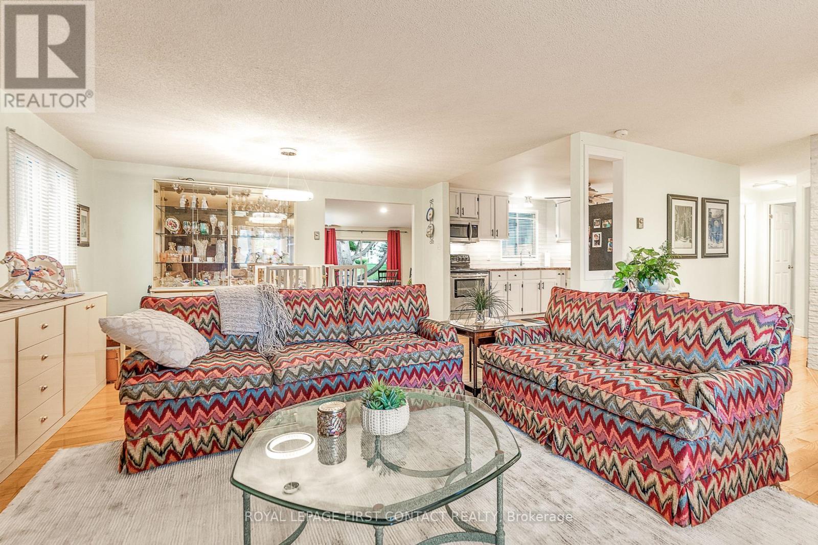












20 COMFORTS COVE

,
Innisfil,




Ontario
L9S1S3

