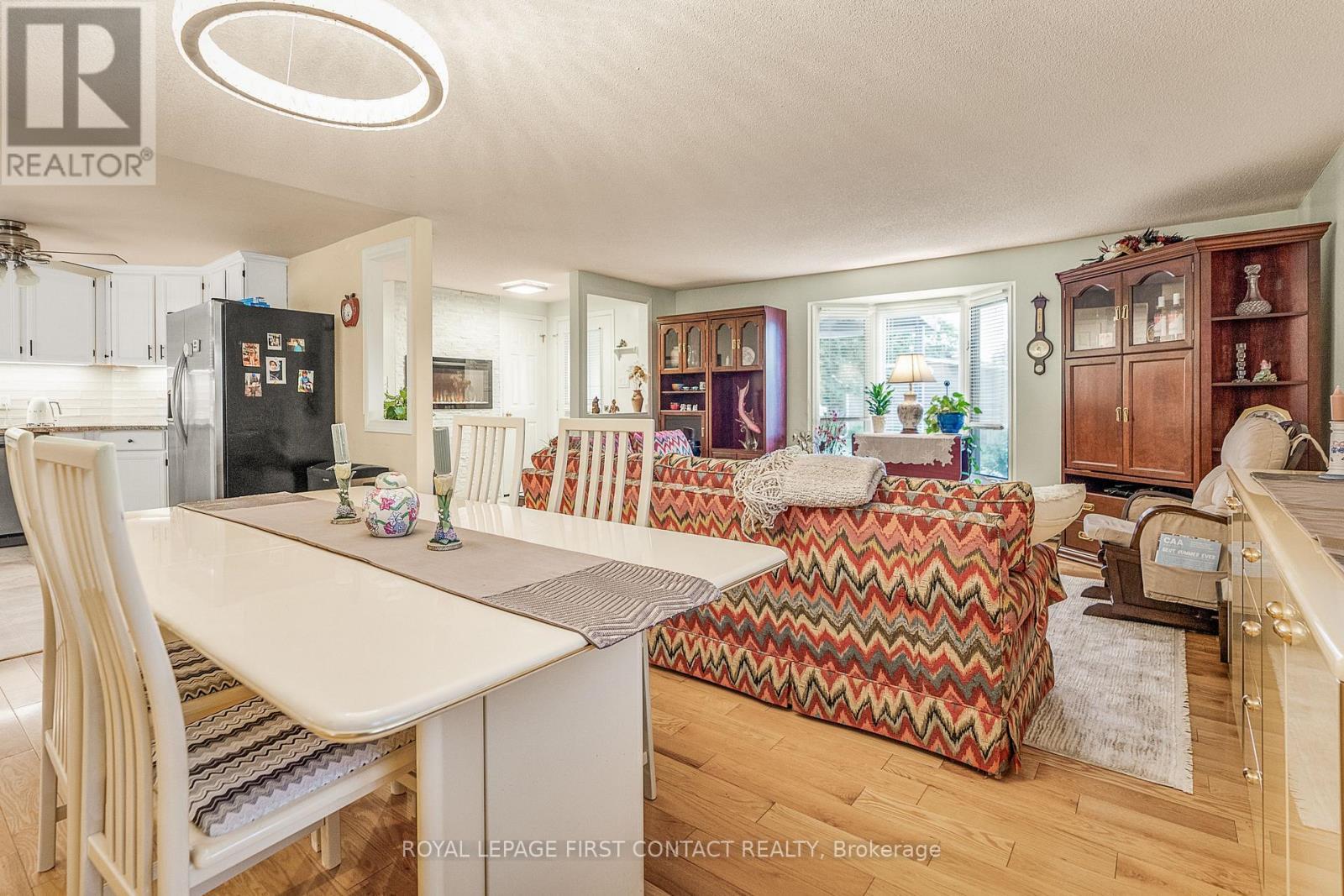 












20 COMFORTS COVE

,
Innisfil,




Ontario
L9S1S3

