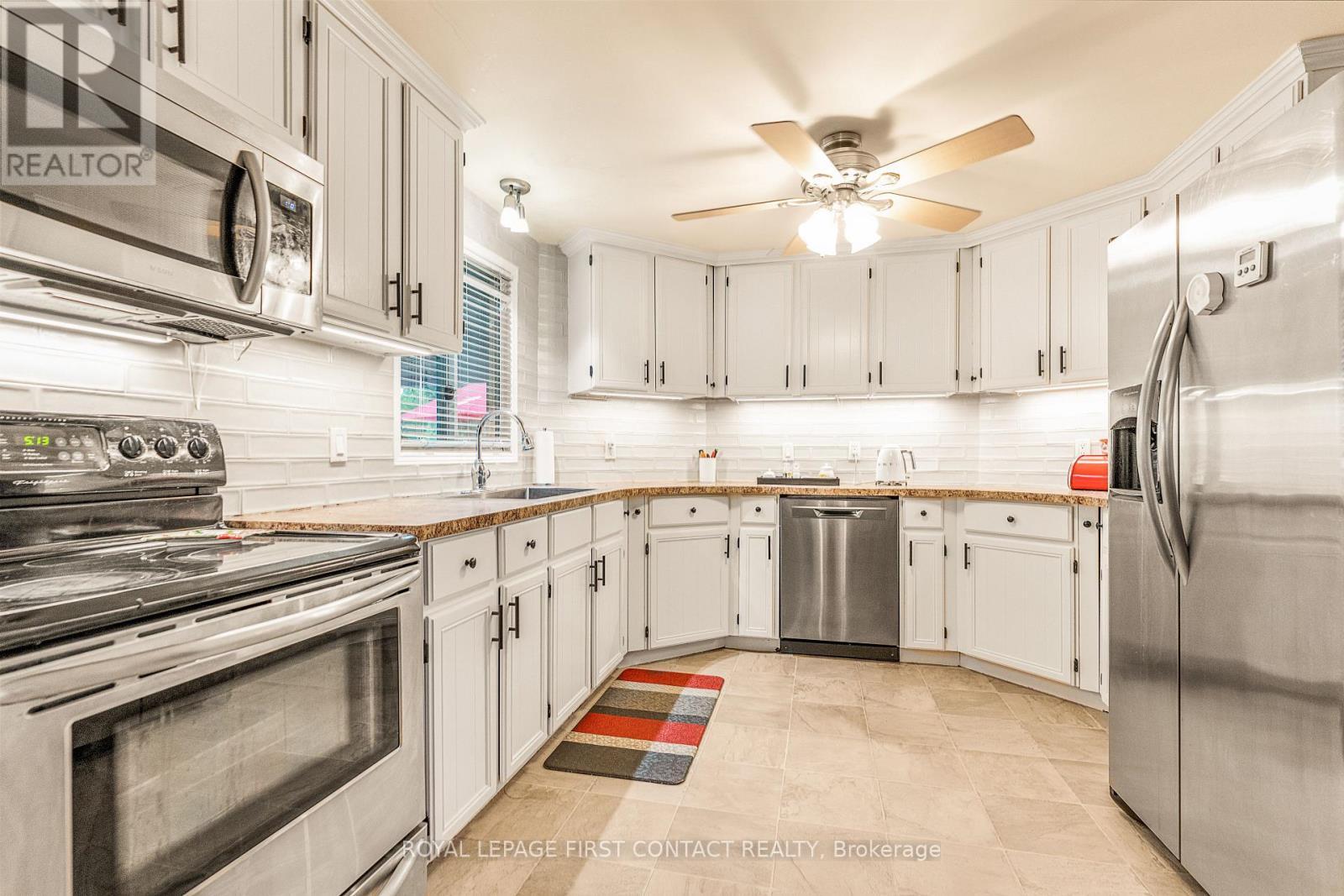 












20 COMFORTS COVE

,
Innisfil,




Ontario
L9S1S3


