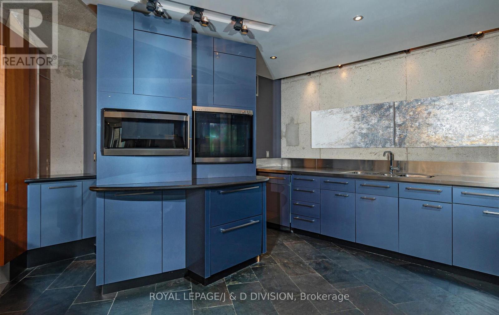 












PH2601 - 71 SIMCOE STREET

,
Toronto,




Ontario
M5J2S9


