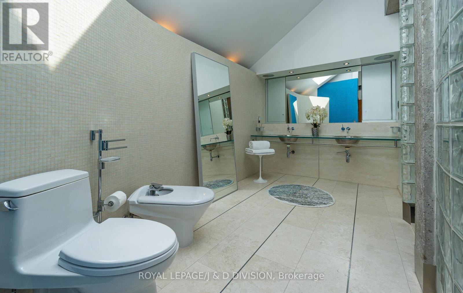 












PH2601 - 71 SIMCOE STREET

,
Toronto,




Ontario
M5J2S9

