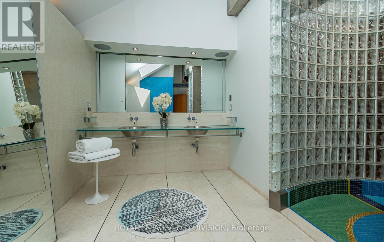 












PH2601 - 71 SIMCOE STREET

,
Toronto,




Ontario
M5J2S9

