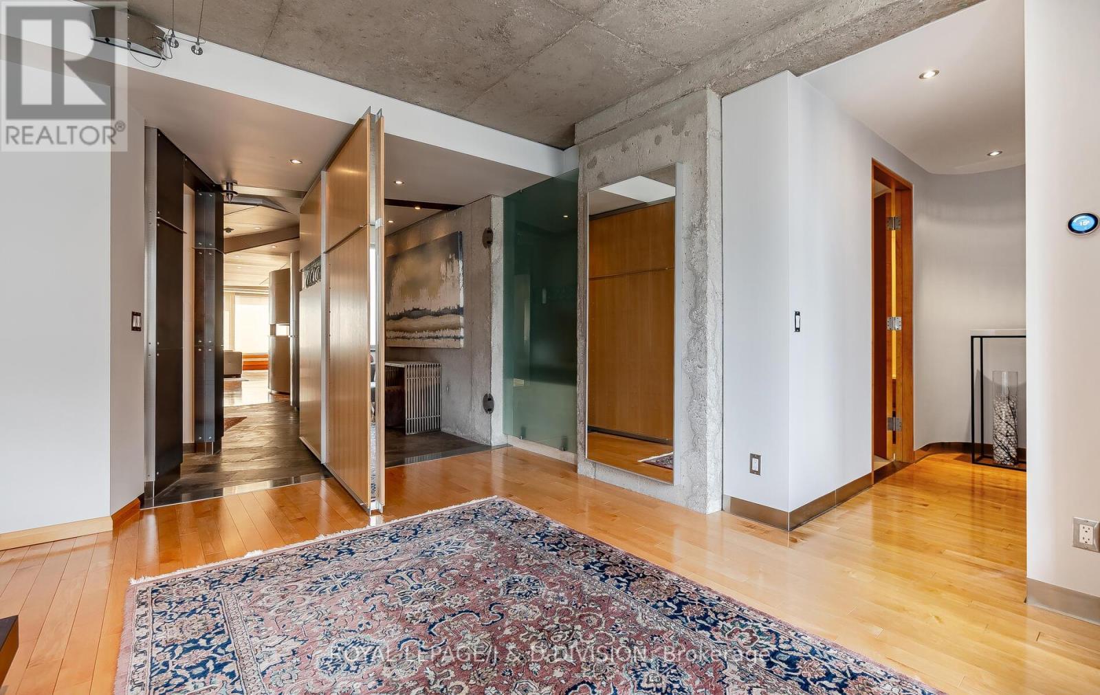 












PH2601 - 71 SIMCOE STREET

,
Toronto,




Ontario
M5J2S9

